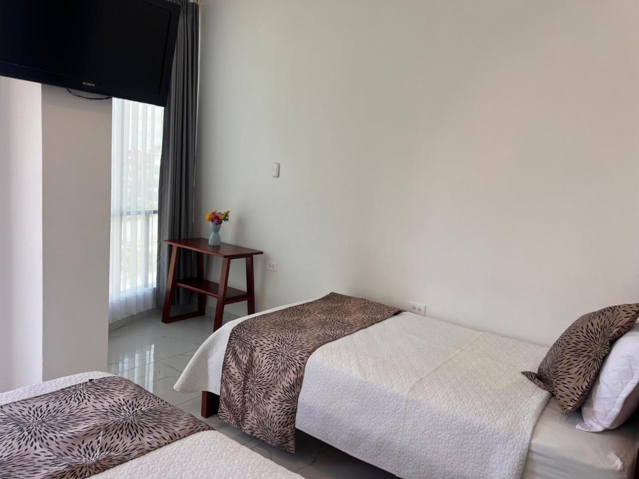 פורטו איורה Hostal Carliza מראה חיצוני תמונה
