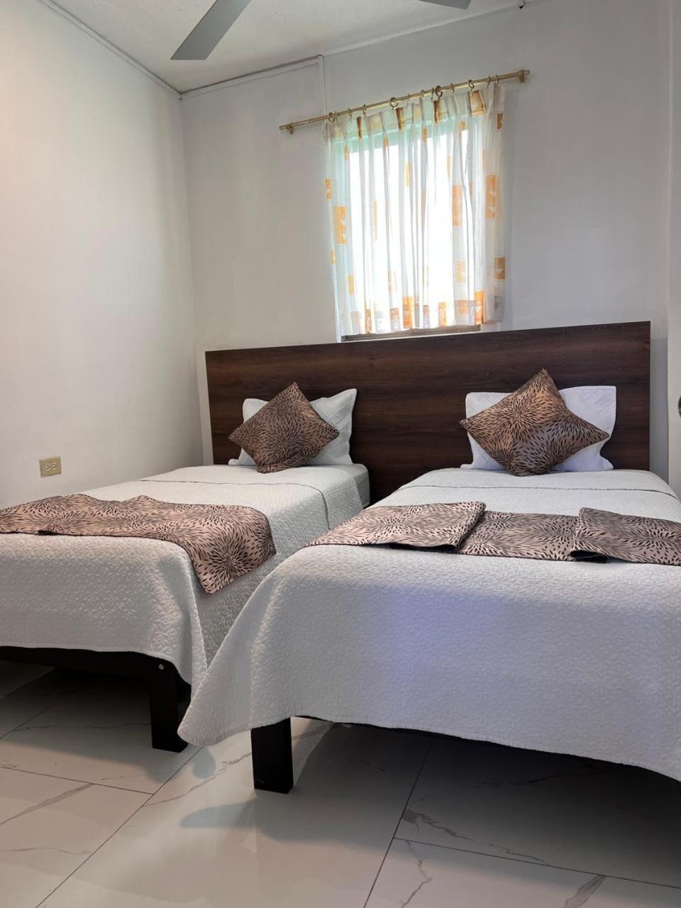 פורטו איורה Hostal Carliza מראה חיצוני תמונה